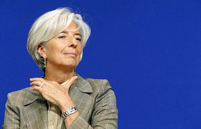 Απολύσεις στο Δημόσιο ζητά το ΔΝΤ