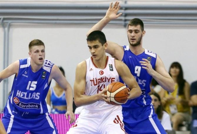 #FIBAU18EUROPE:  Χαραλαμπόπουλος και Παπαγιάννης ανάμεσα στους κορυφαίους