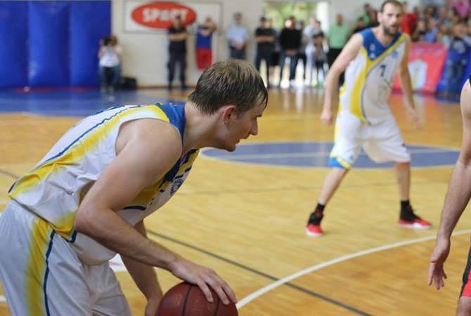 Β.Καρινιάουσκας στο basketblog.gr: «Διαφορετικό το μπάσκετ στην Ελλάδα»