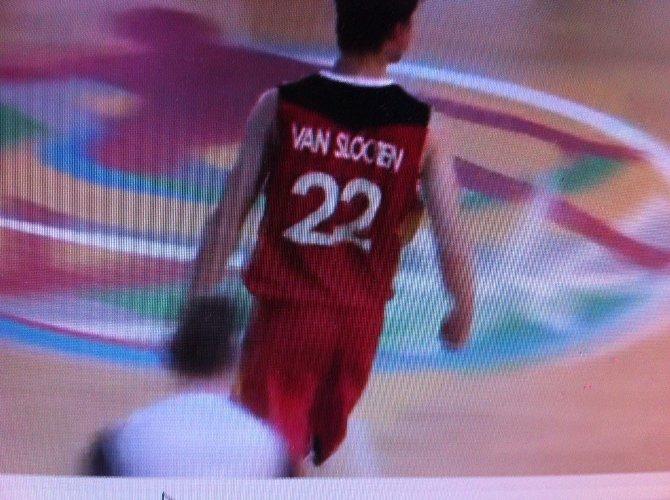 #FIBAU16Europe: Το buzzer beater του 14χρονου που «ξέρανε» τη Σερβία! (vid)