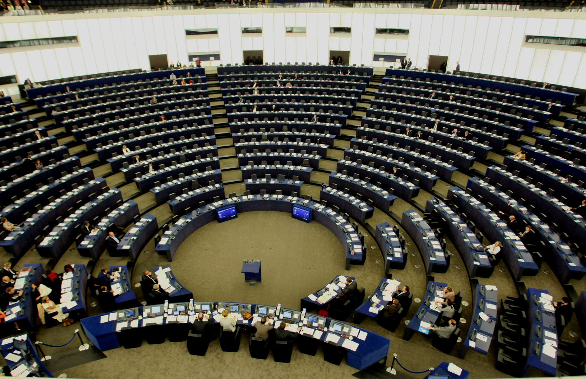 Στο Ευρωκοινοβούλιο η κόντρα για τα προκριματικά