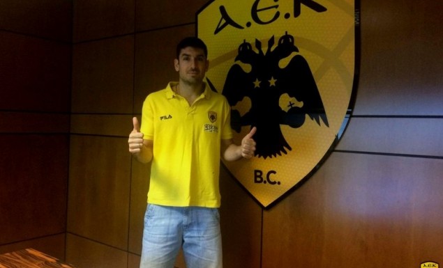 Ξανθόπουλος: «Χαρούμενος που ήρθα στην ΑΕΚ»