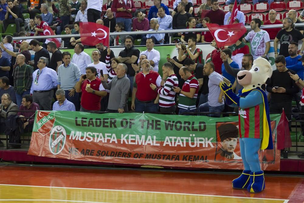 Πανό με εθνικιστικό «χρώμα» στην Τουρκία