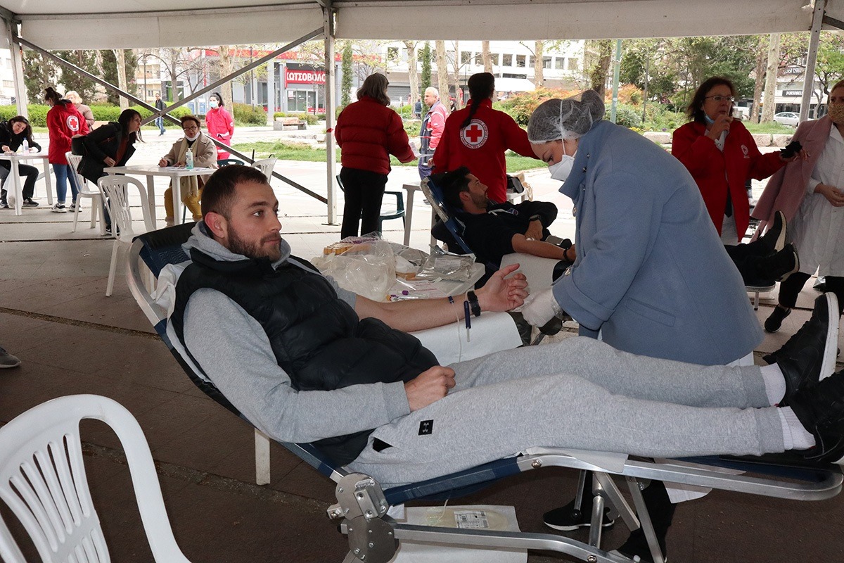 Κορονοϊός: Σε εθελοντική αιμοδοσία παίκτες και επιτελείο της ΚΑΕ Λάρισα (pics)