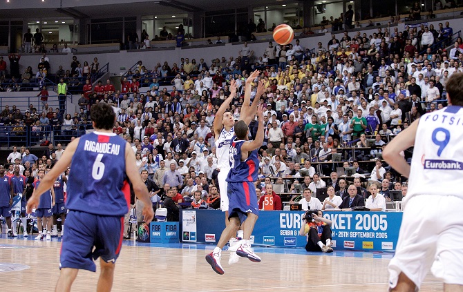 Η FIBA θυμήθηκε 4 ιστορικά νικητήρια καλάθια της Εθνικής σε Eurobasket! (vid)
