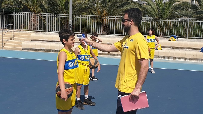 Οι μικροί αθλητές της Maccabi επέστρεψαν στη δουλειά με προσοχή και ένα μεγάλο χαμόγελο (pics)