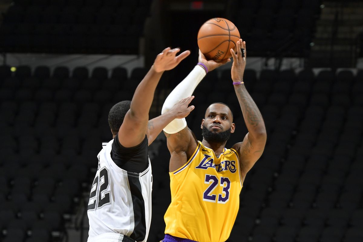 Lakers- Spurs 121-107: To καλύτερο δώρο γενεθλίων για τον LeBron James