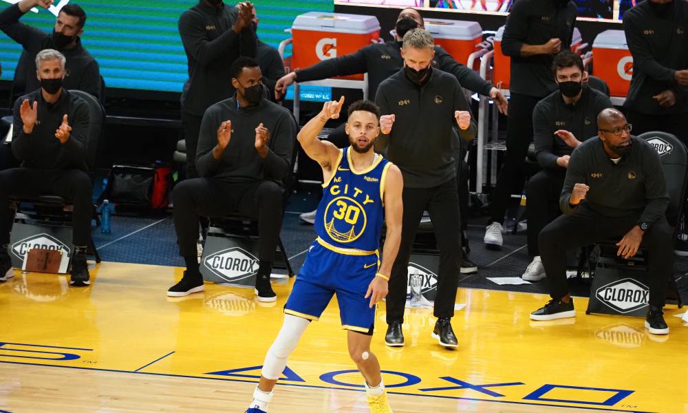 NBA: Τα…μαγικά του Curry κόντρα στους Μagic