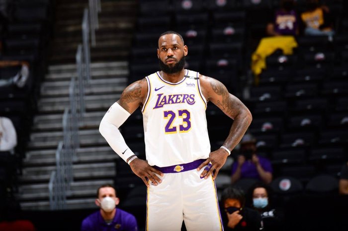 LeBron για Play In: «Είναι μαλ…ία»