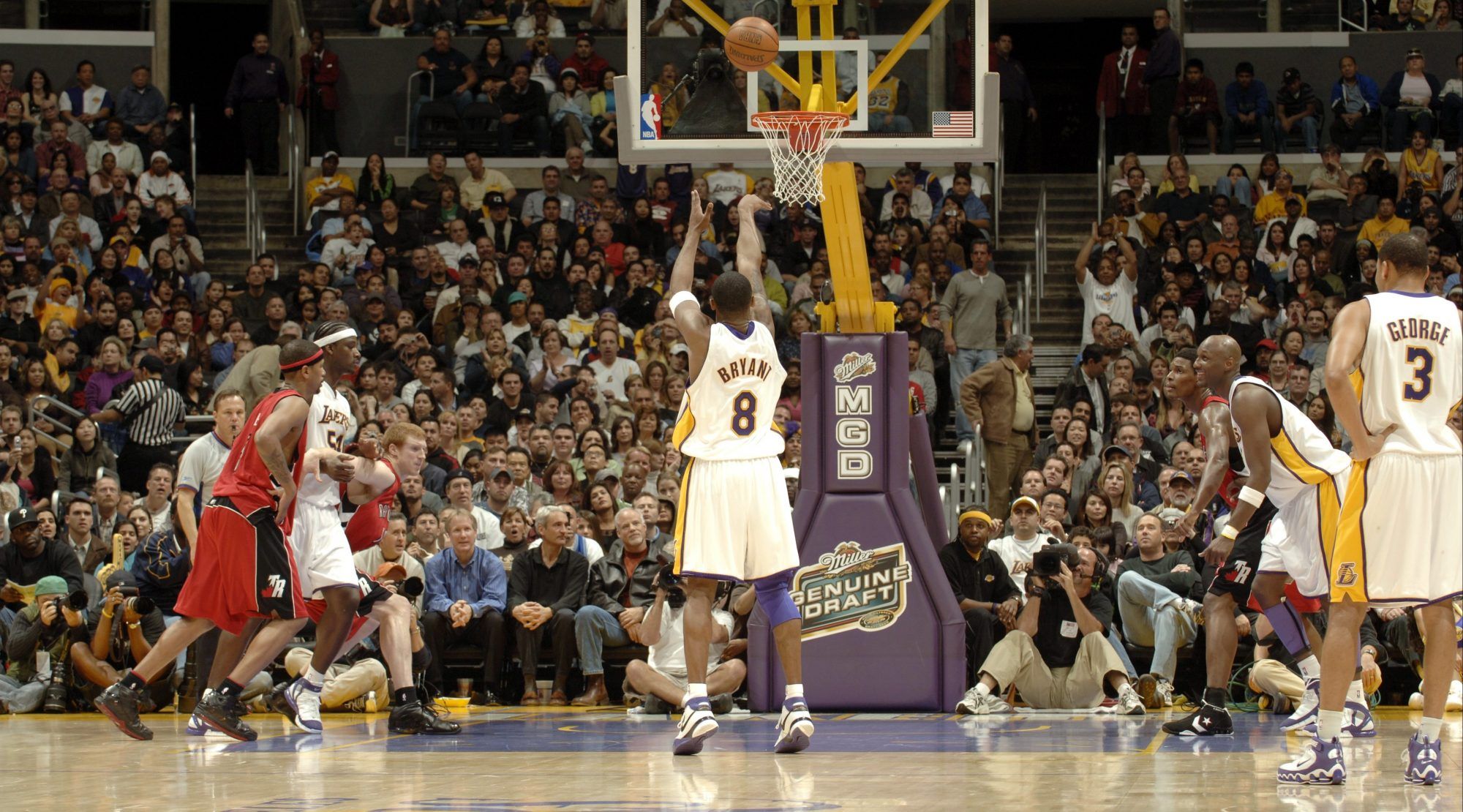 Σαν σήμερα: Ο Kobe Bryant διαλύει με 81 πόντους τους Raptors (+pics/vids)