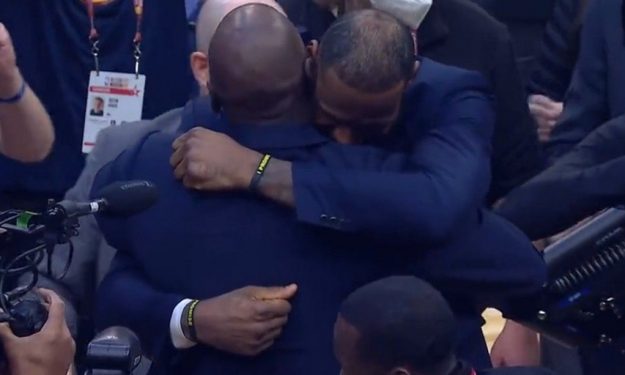 Η αγκαλιά Jordan και Lebron, δυνατή στιγμή του All Star Game