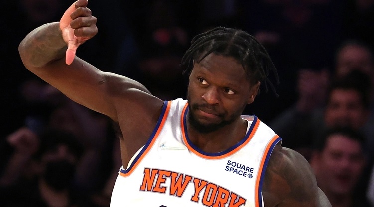 «Ξέφυγε» πάλι ο Randle σε τάιμ άουτ των Knicks (VIDEO)