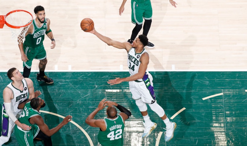 Bucks- Celtics 103-101: Συγκλονιστικός Γιάννης, «φωνάζουν» οι Celtics για διαιτησία