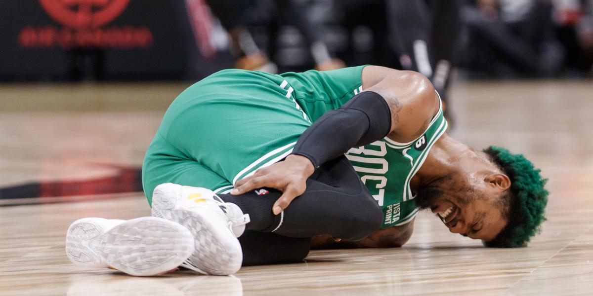 Tραυματίας από το ματς των Celtics  με τους Raptors  αποχώρησε ο Marcus Smart (vid)