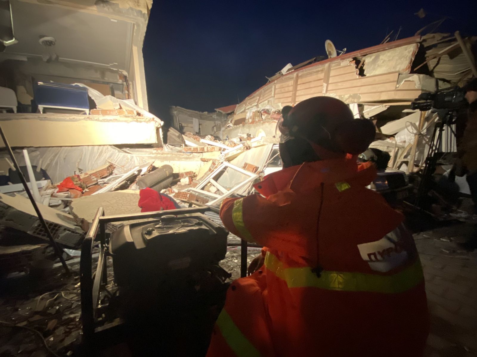 Σεισμός στην Τουρκία: Ο χώρος του μπάσκετ δίπλα στους σεισμόπληκτους