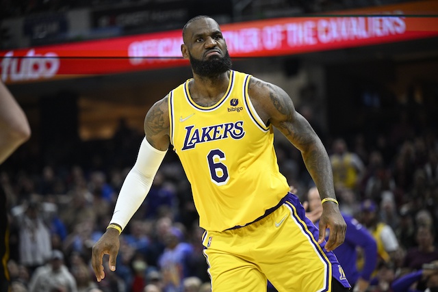 Los Angeles Lakers: Αύξηση 389% στη τιμή των εισιτηρίων στο επικείμενο παιχνίδι των Thunder λόγω του επικείμενου σπασίματος τού ρεκόρ πόντων του Kareem Abdul Jabbar