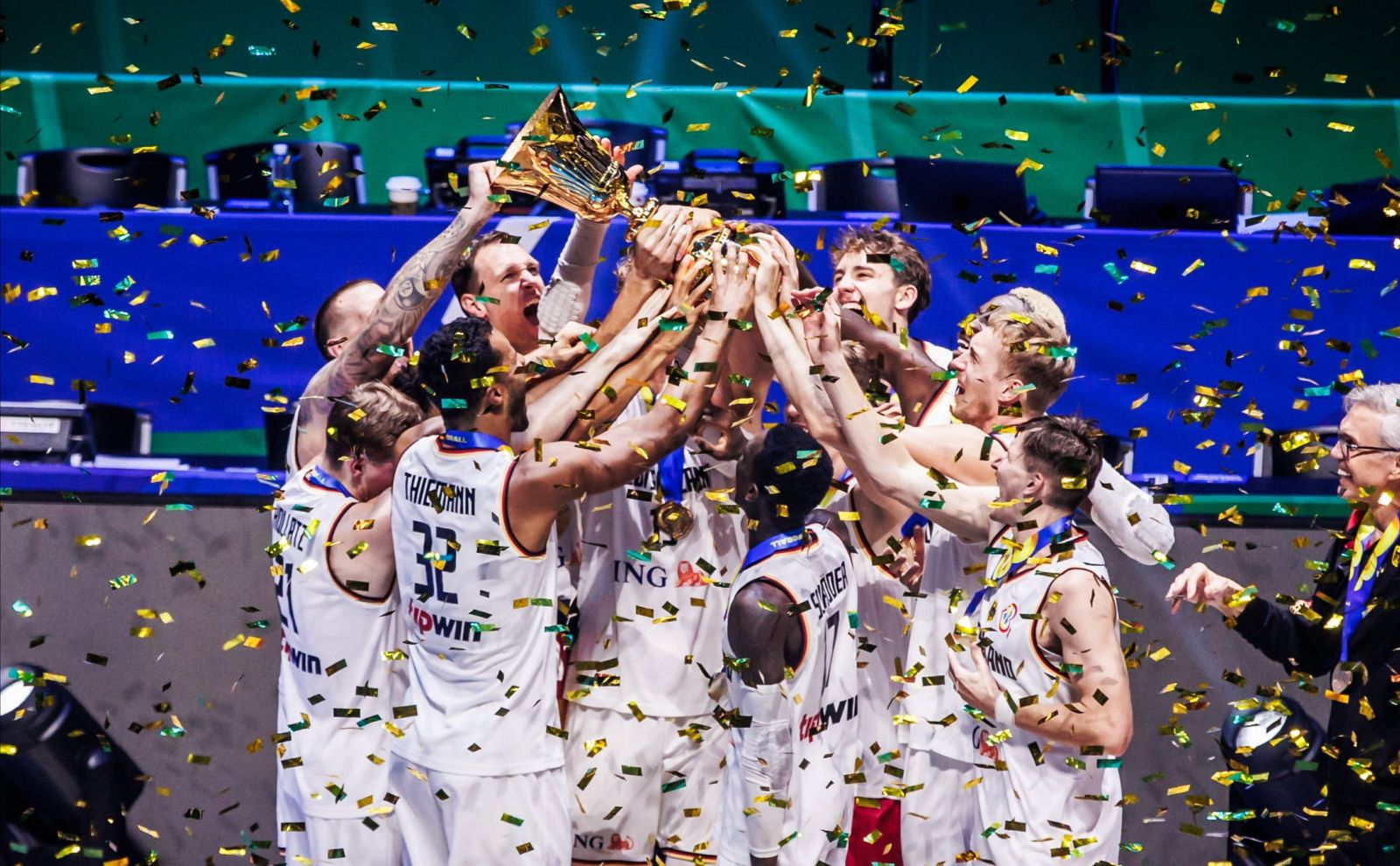Στον έβδομο ουρανό οι Γερμανοί – MVP του Παγκοσμίου Κυπέλλου ο Schroder (+vids)